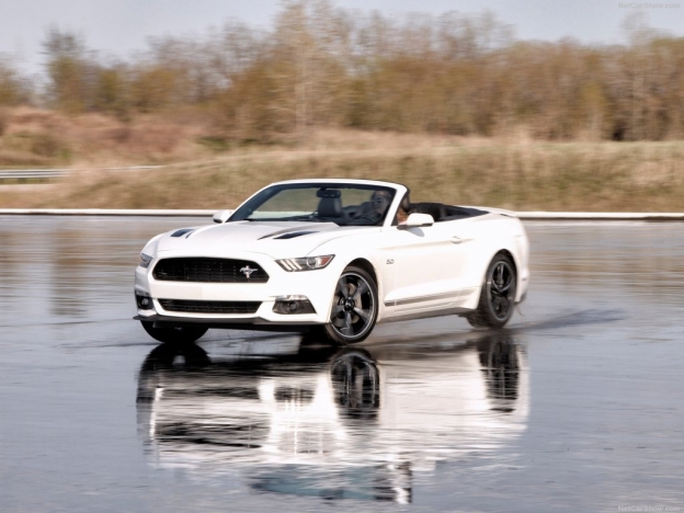 Фото Ford Mustang 2016-2017 спереди