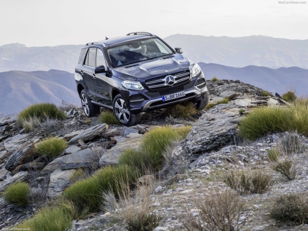 Фото Mercedes-Benz GLE 2016-2017 спереди