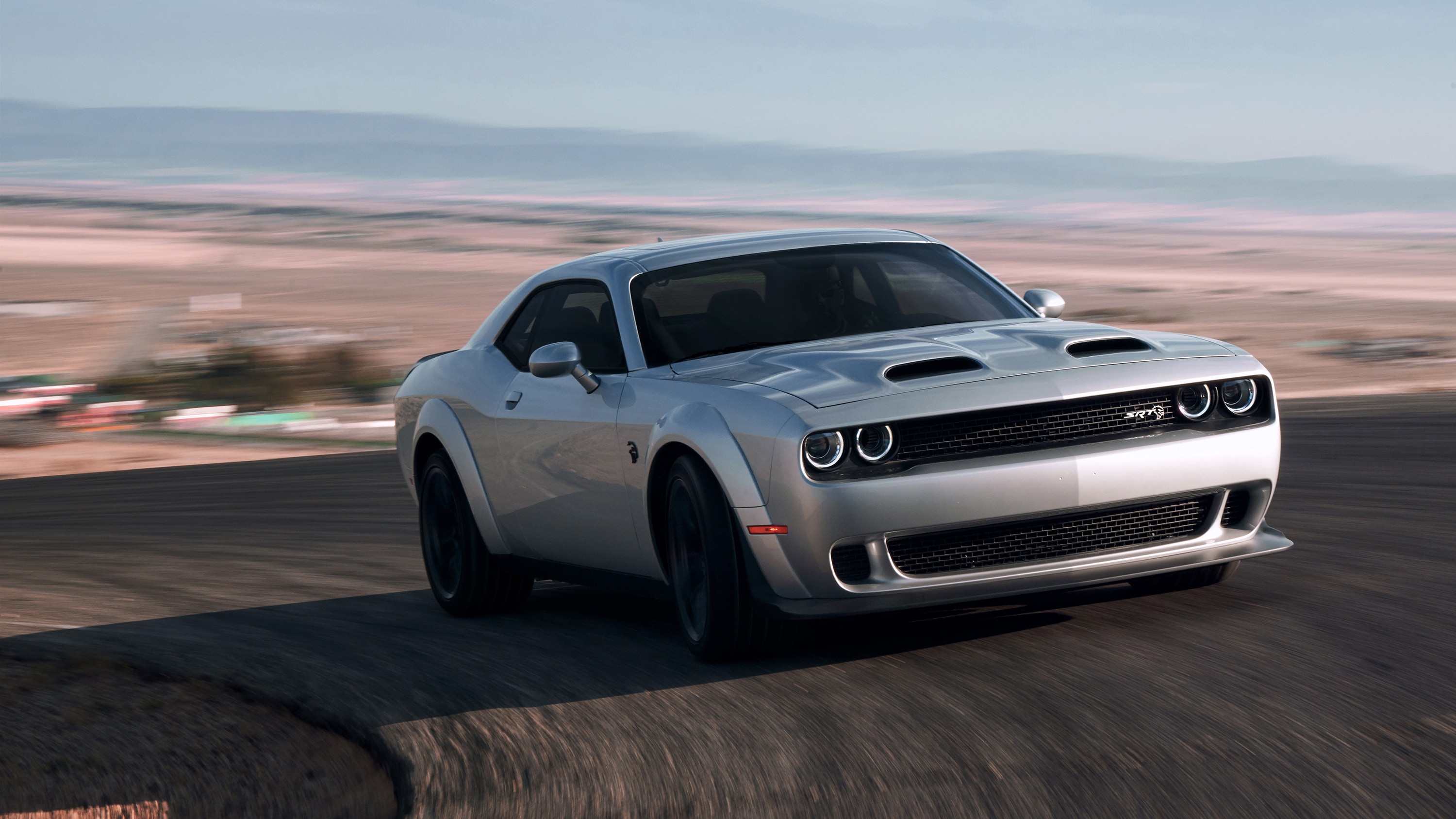 Dodge Challenger Hellcat серый