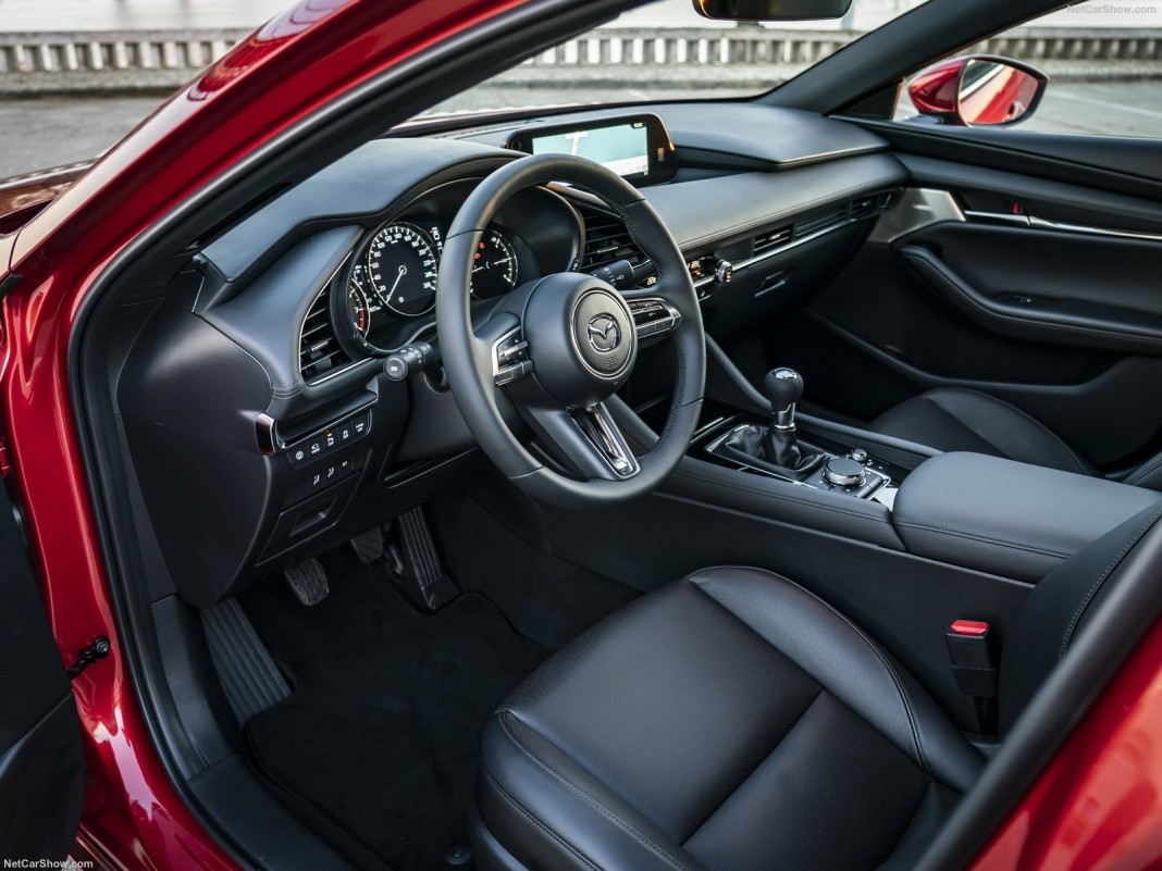 Интерьер Mazda 3 2017 г.в.