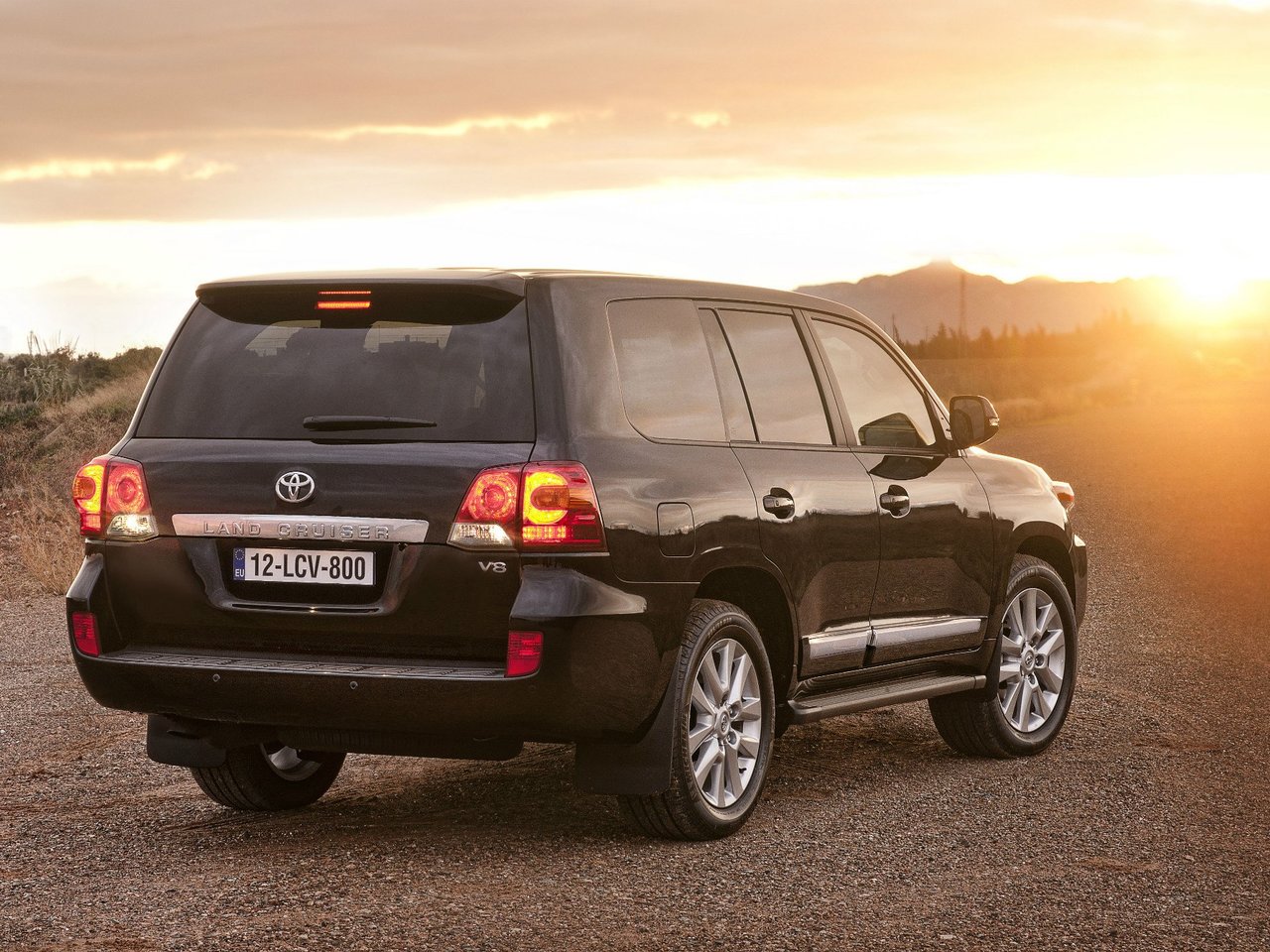 Стоит ли покупать Land Cruiser 200 на «вторичке»? Готовимся потрясти ...