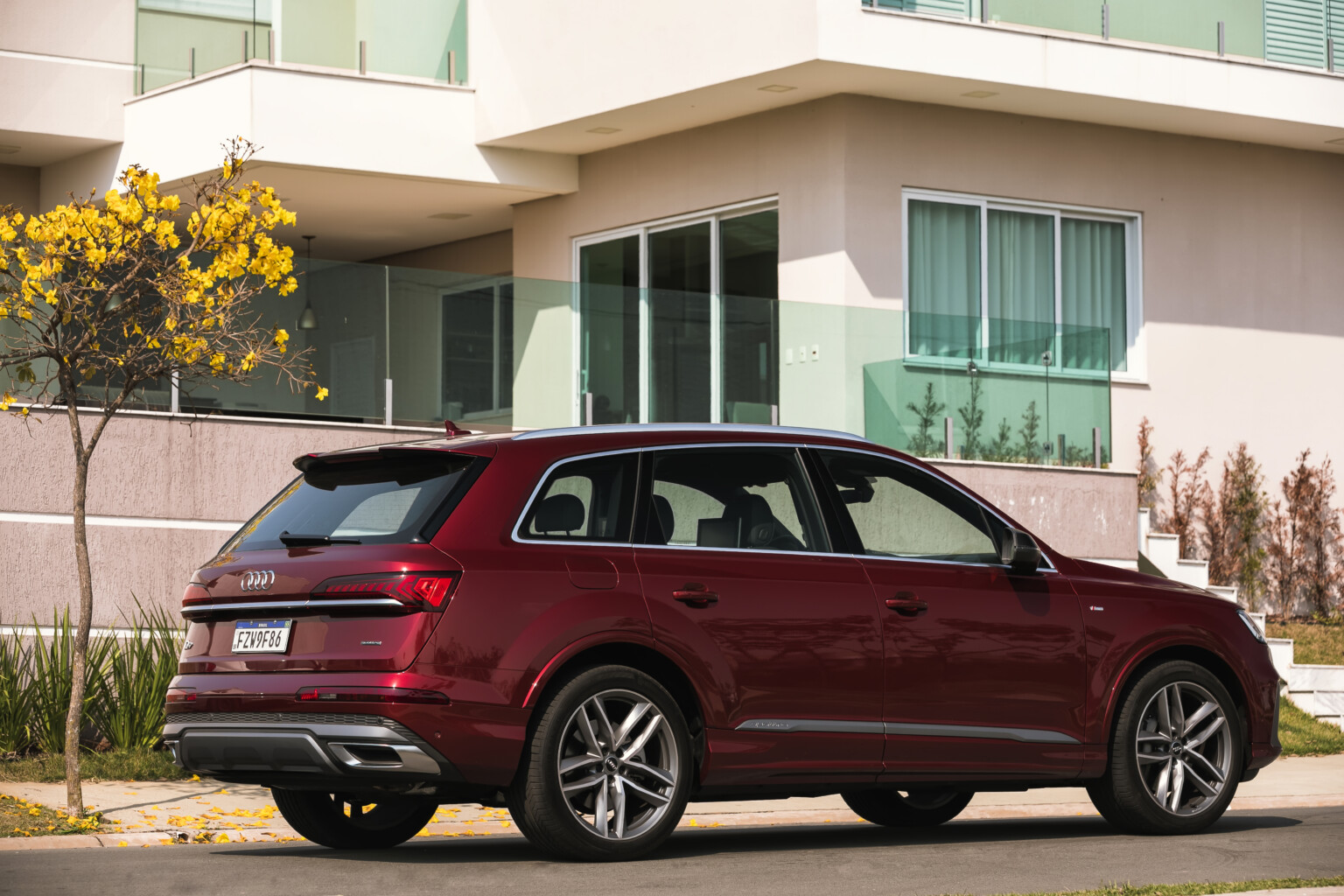 Audi Q7 2024 сохранит двигатели внутреннего сгорания