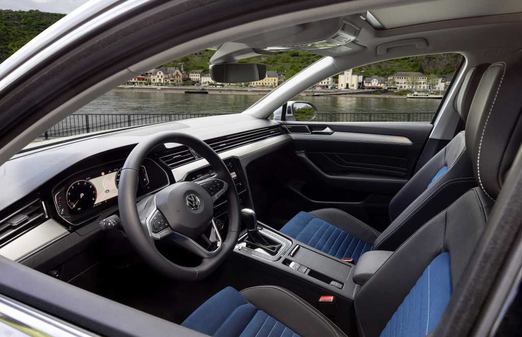 В чем разница между Volkswagen Passat и Alltrack 2023?