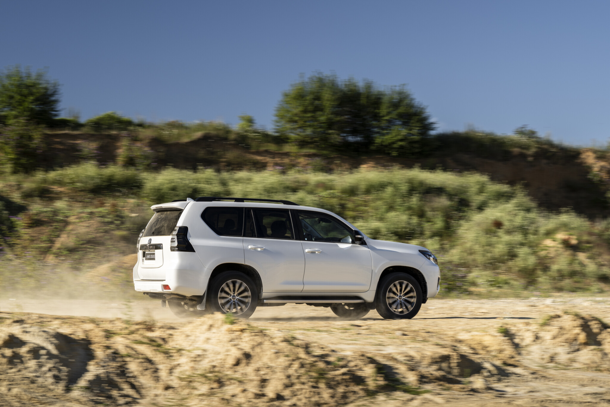 Тойота прадо 2023. Новый Тойота Прадо 2023. Toyota Land Cruiser Prado 2023 года. Новый Land Cruiser Prado 2023 года. Ленд круйзер Прадо 2023 года.