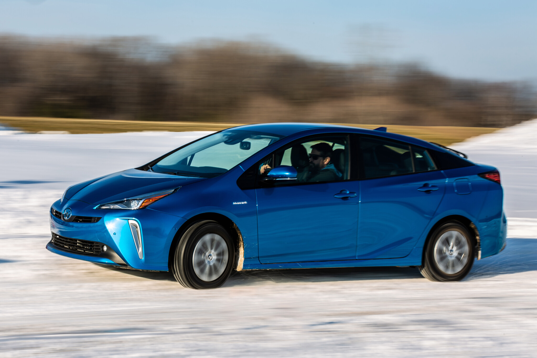 На рендерах раскрыта внешность новой Toyota Prius 2023