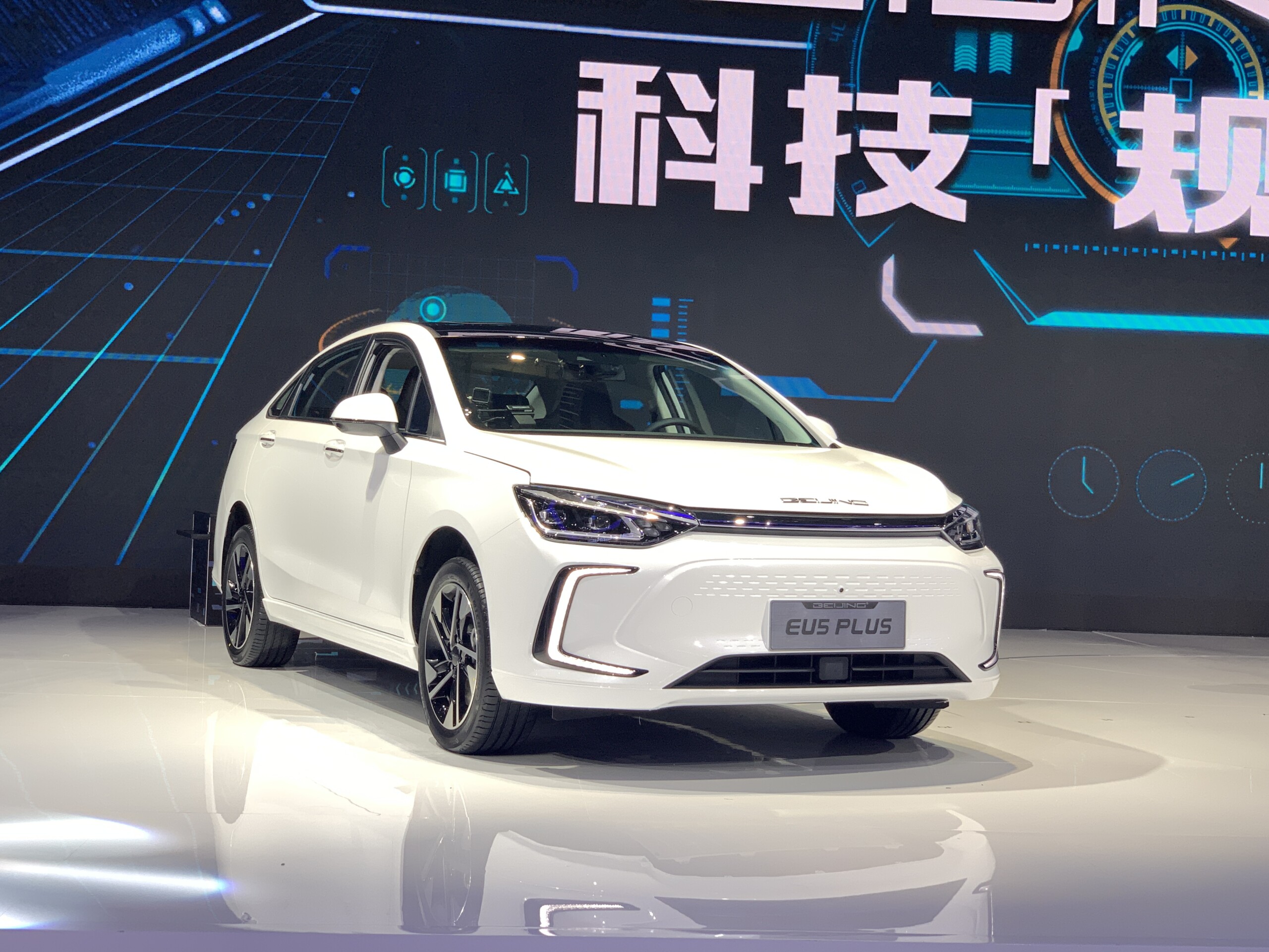 Баик у5 плюс. BAIC Beijing eu5. Электрический седан BAIC eu5. BAIC Beijing eu5 2022. BAIC eu5 2022.