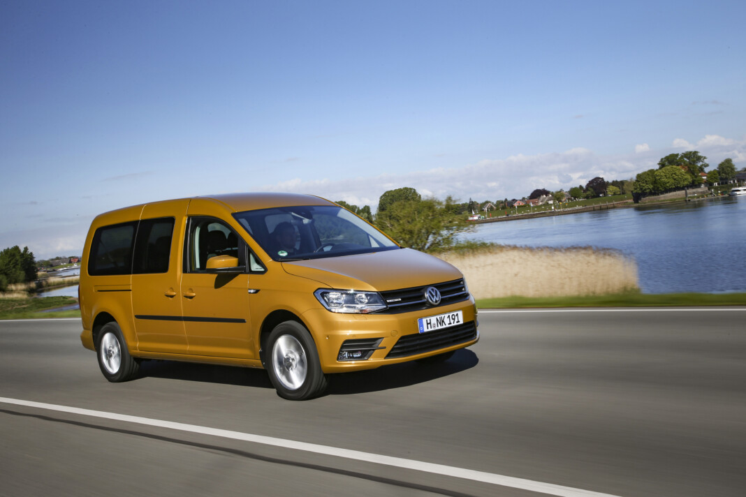 Volkswagen Caddy на пейзаже