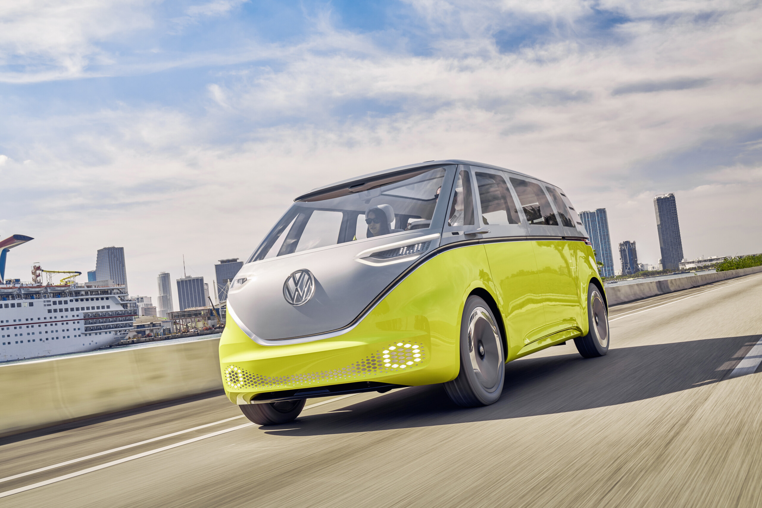 Опубликованы шпионские фото Volkswagen ID.Buzz Electric Van 2024