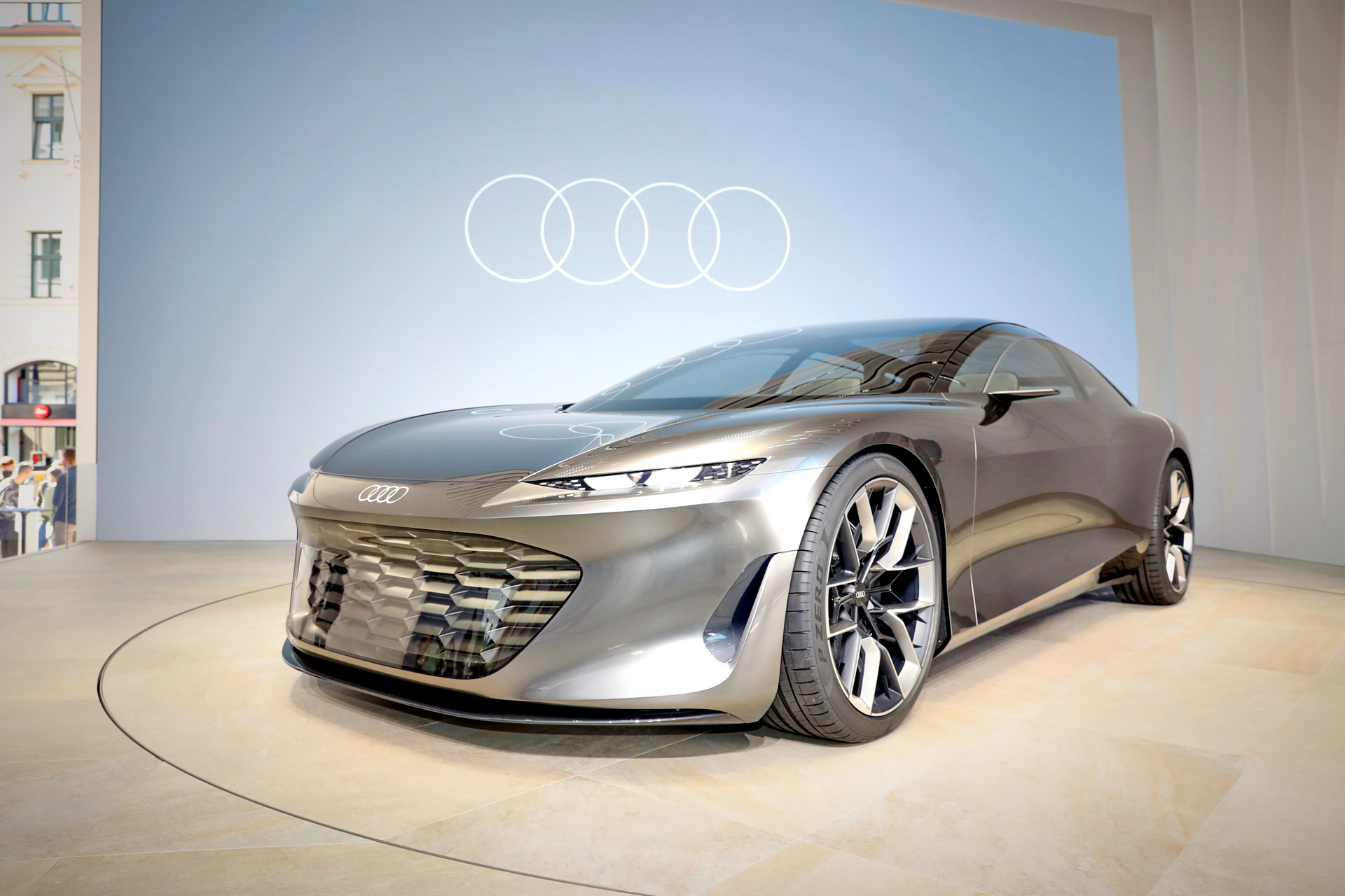 На неофициальном рендере показали новый Audi A8 eTron 2025