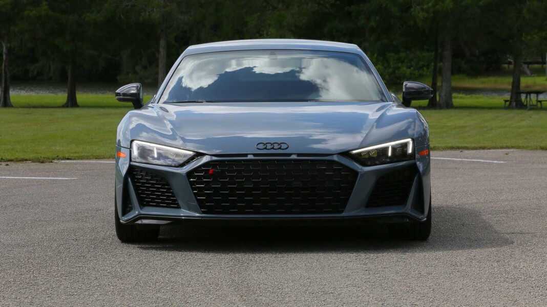 Audi R8 2025 нового поколения не получит стандартные ДВС