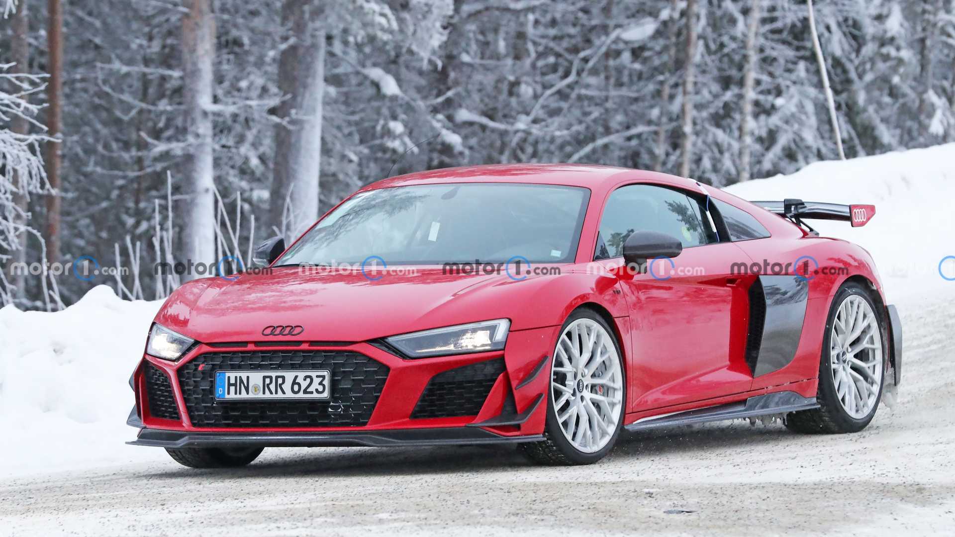 Audi r8 красная 2017 года