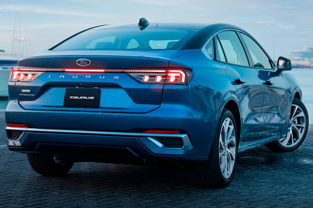 Ford Taurus 2022