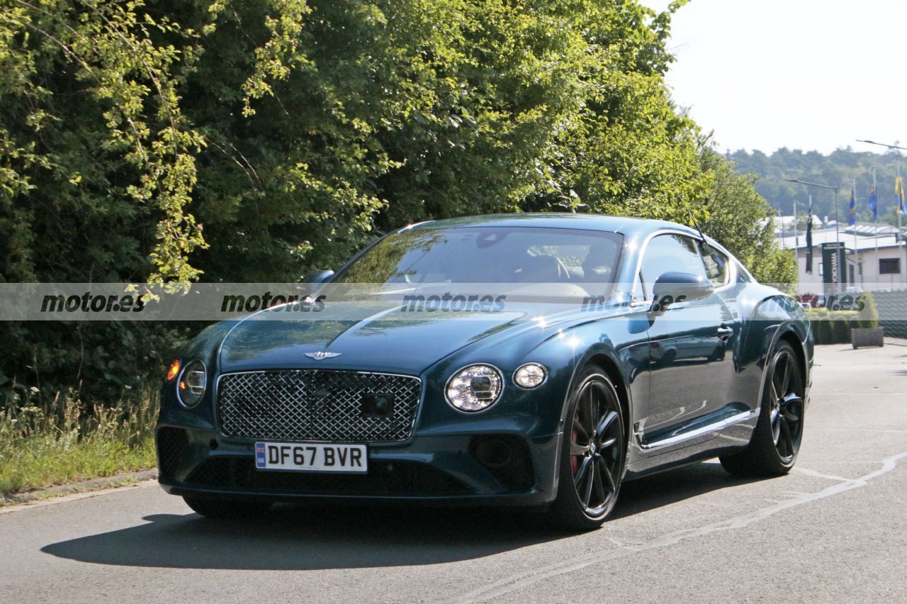 Bentley Continental GT 2023 тестируется в версии Hybrid