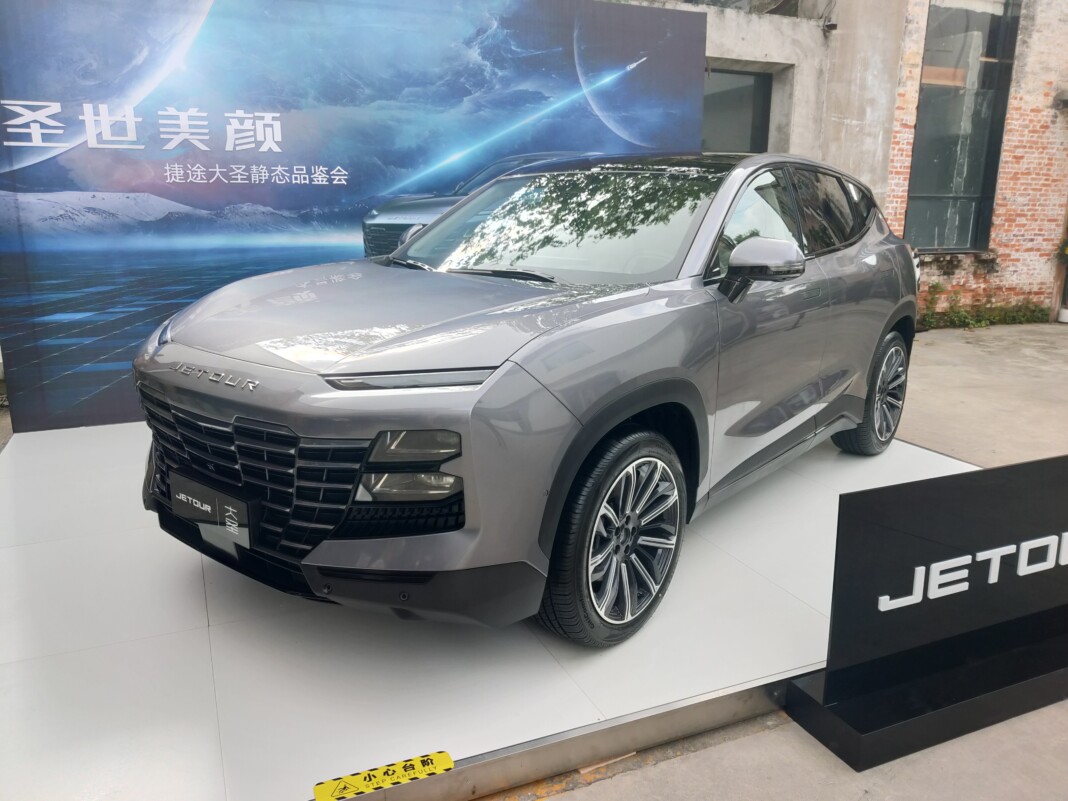 Официально стартовали продажи нового Jetour Dasheng 2022, это дешевая копия Lamborghini Urus