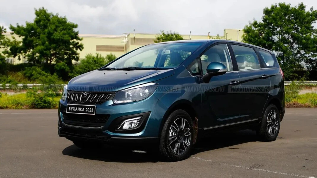 УАЗ "Буханка" 2023 показана на фото в новой версии