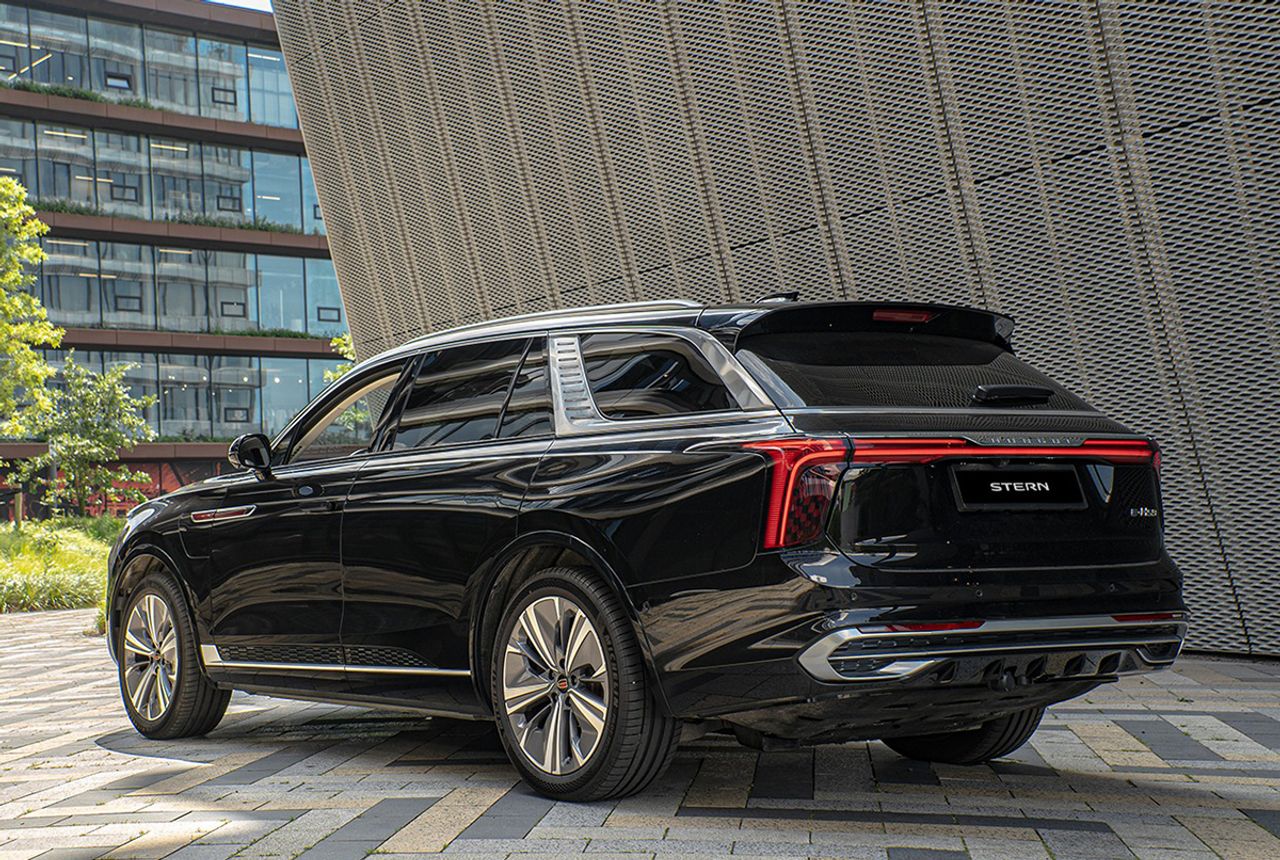 Озвучены рублевые цены на автомобили Hongqi еще до официального старта ...