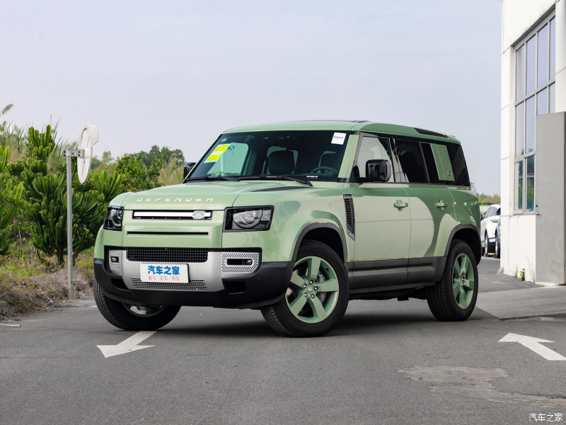 Дефендер 2023 года. Defender 2023. Land Rover Defender 2023 новый. Defender 130 2023. Ленд Ровер Дефендер Джеймс Бонд в городе.