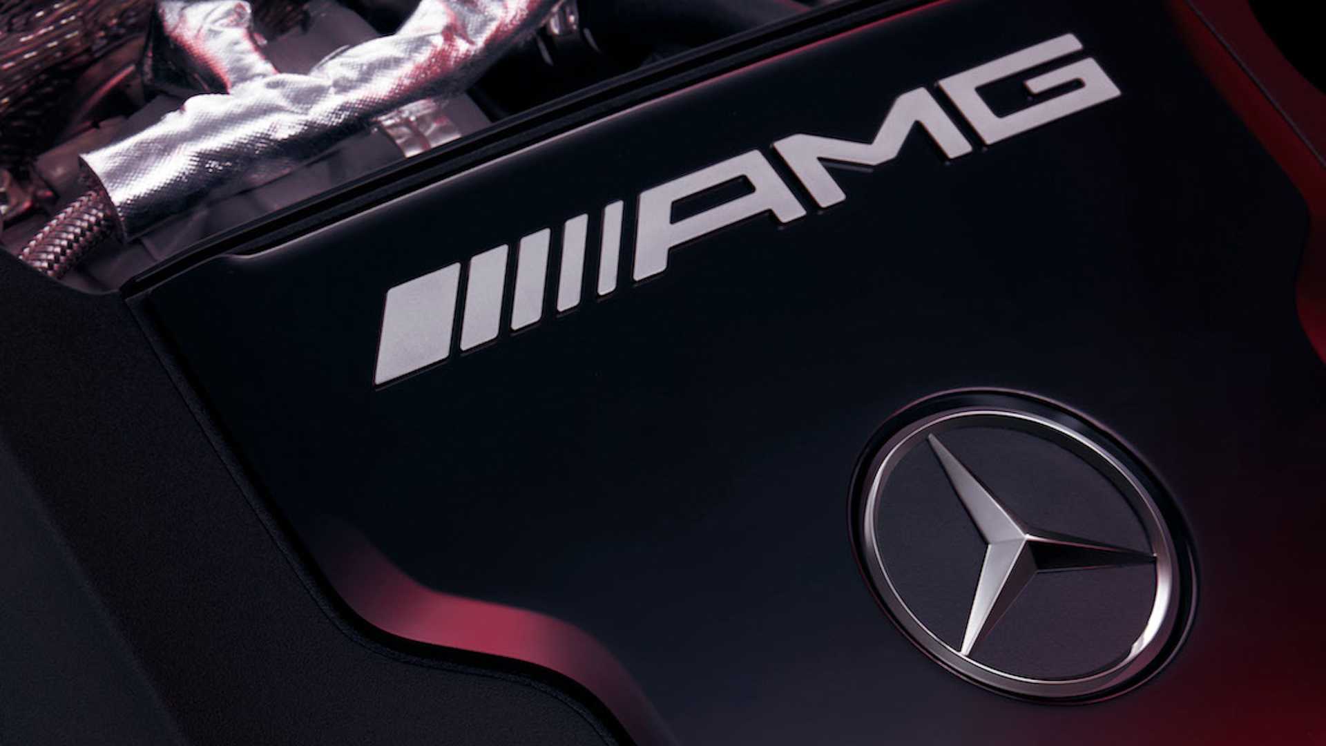 Mercedes-Benz выпустил сразу два тизера будущей новинки, которую ...