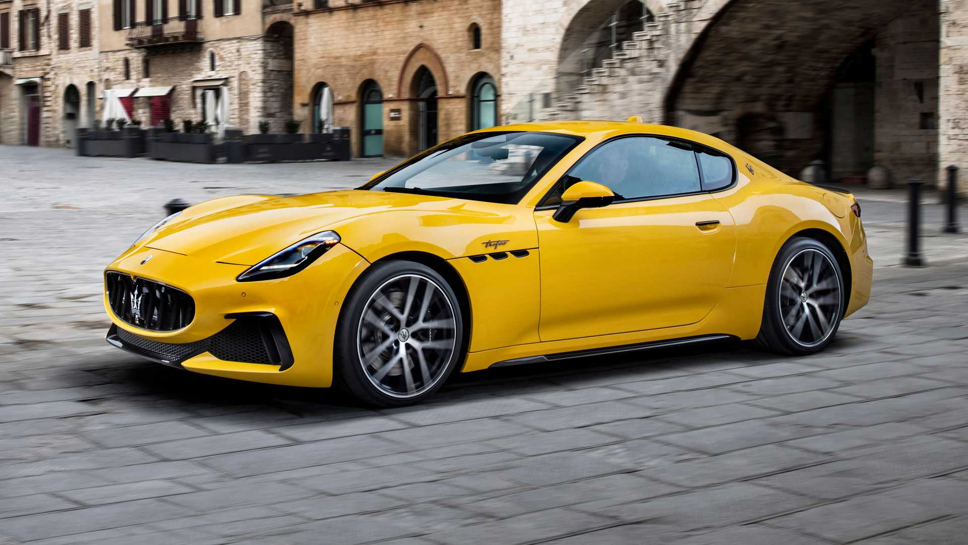 Maserati GranTurismo 2024 раскрыты цены на новинку