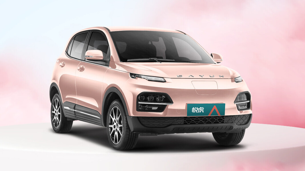 Уже в августе в РФ официально привезут новый 7-местный минивэн из КНР ...