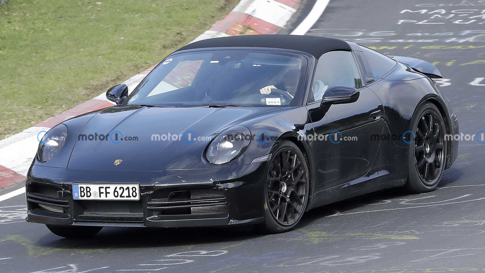 Porsche 911 Targa 2024 замечен на дорожных тестах в Европе