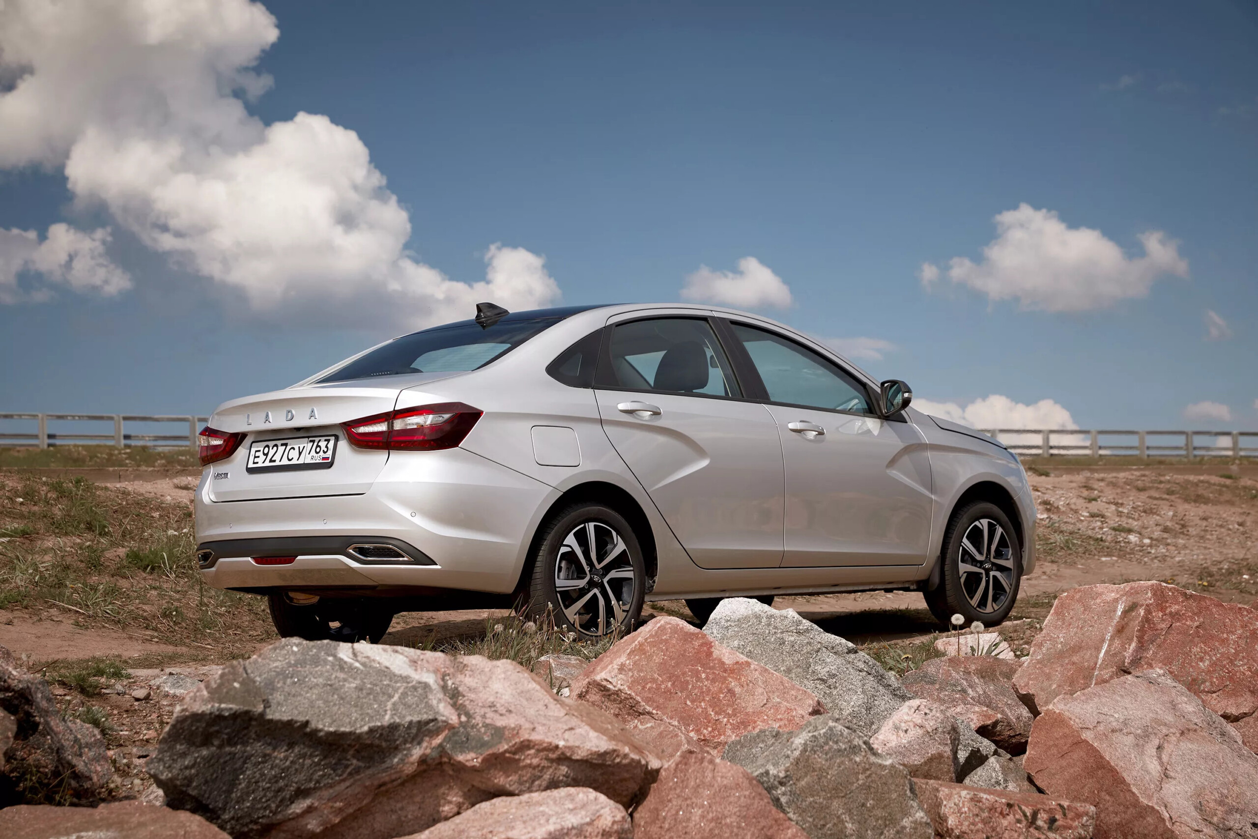 Новая Lada Vesta 2023 может стать дешевле на 10% для определенной ...