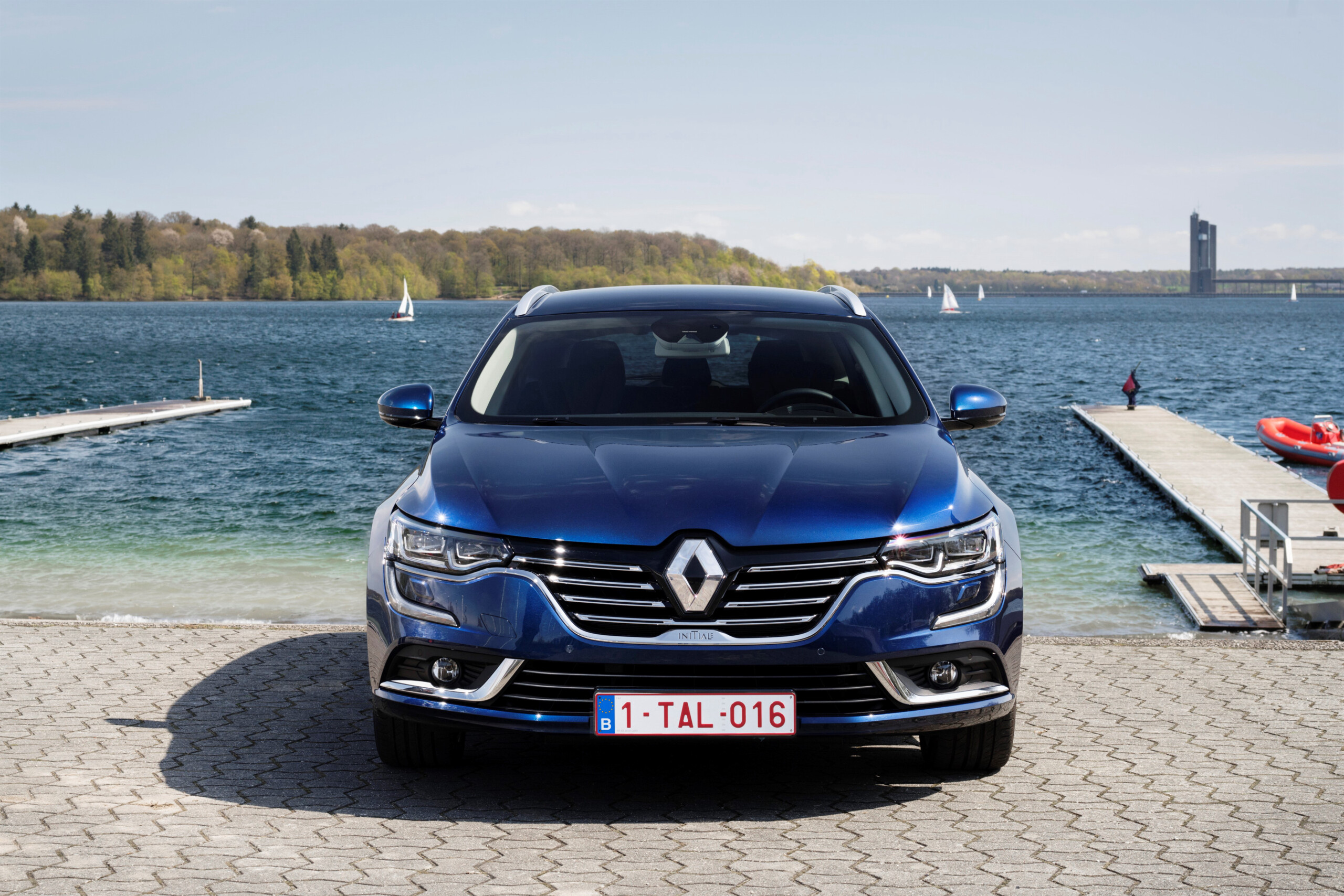 Renault Returns to the Russian Market with New Models and Spare Parts Imports from China