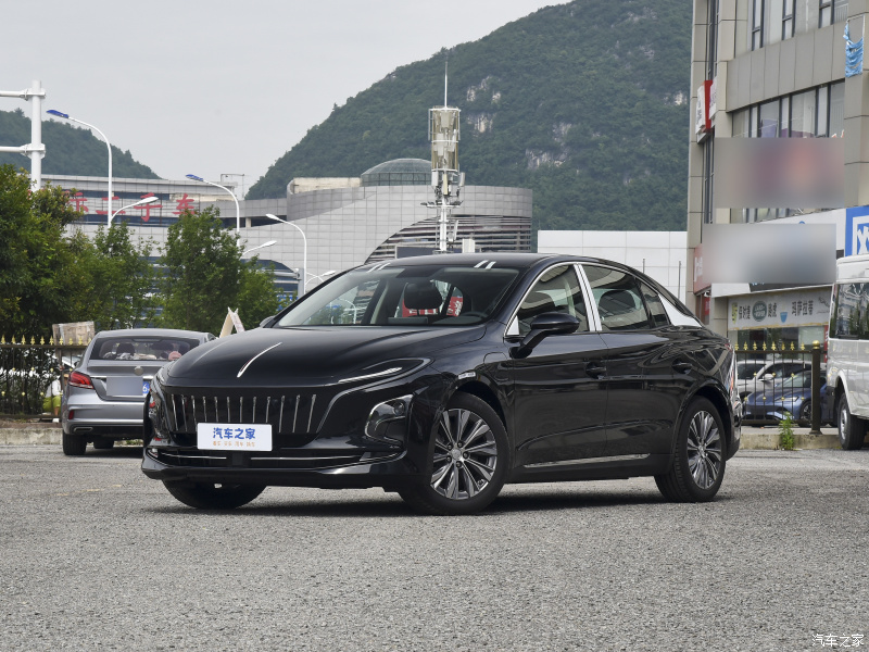 Hongqi E-QM5 2023 поступил в продажу в более мощной версии