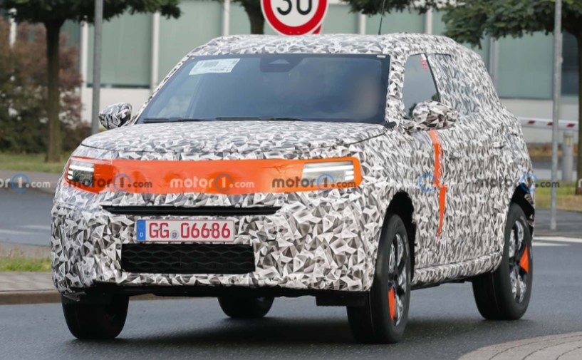 Opel Crossland 2024 тестируется в электрической версии