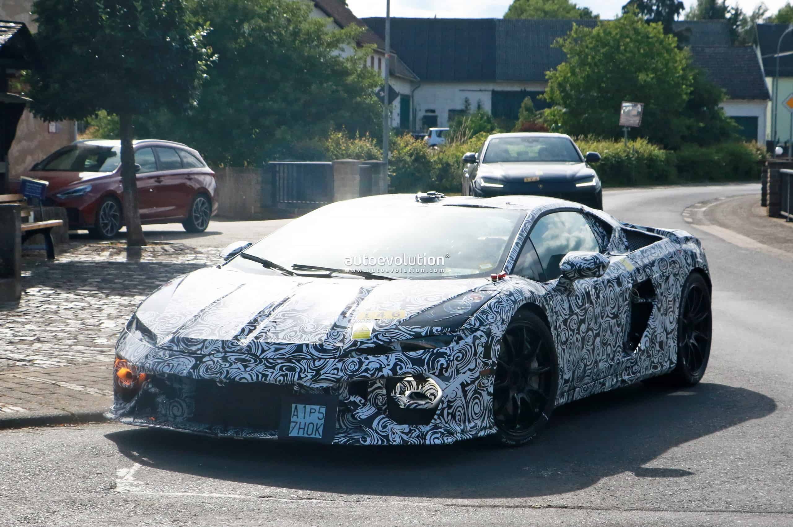 Преемника Lamborghini Huracan показали на шпионских фото крупным планом ...