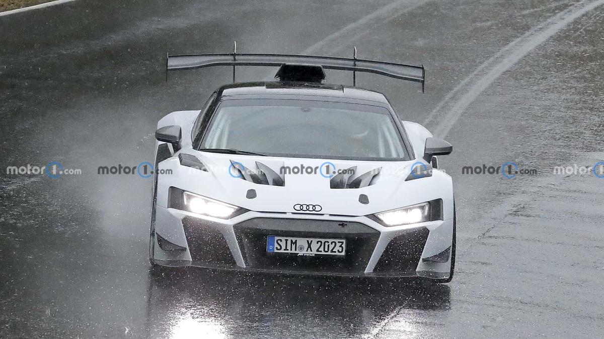 Audi R8 GT3 2024 гоночная версия модели выведена на тесты