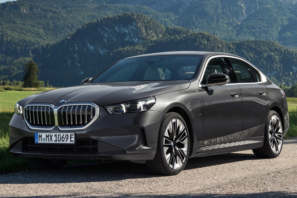 Bmw m5 f90 competition. Бмв пятерка 2022 года. Bmw 5. Бмв 5 большая. Бмв 5er.