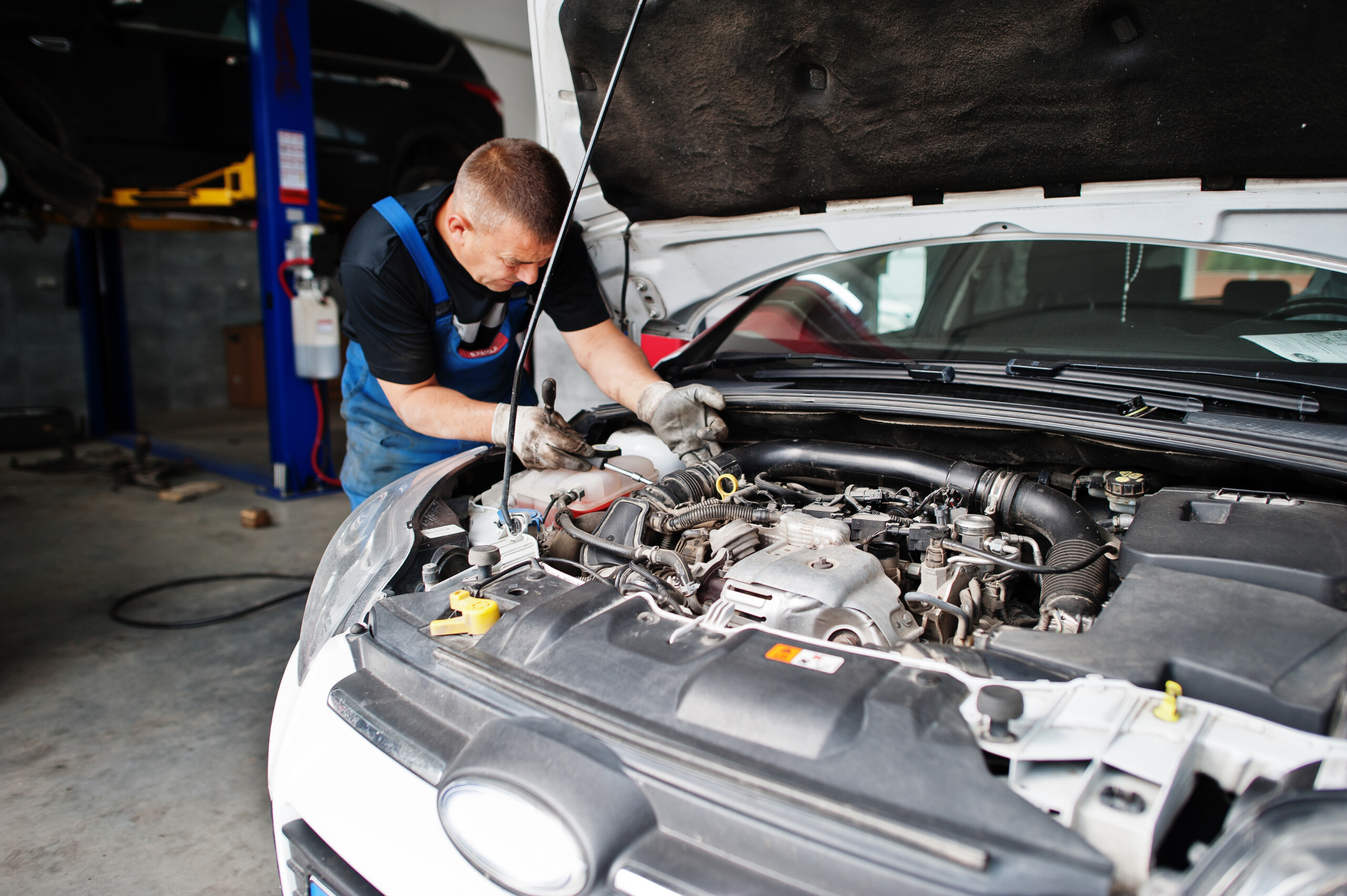 Revolutionary Light-up Gloves for Car Repairs: The Game Changer from China