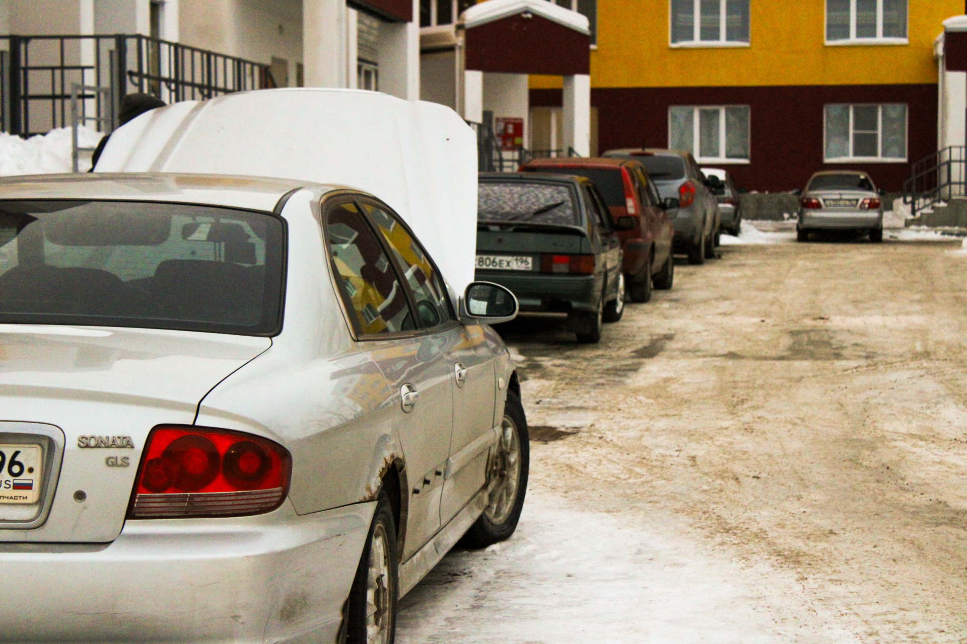 Для чего осенью нужно подключать второй минусовой провод на АКБ авто: электрик все рассказал