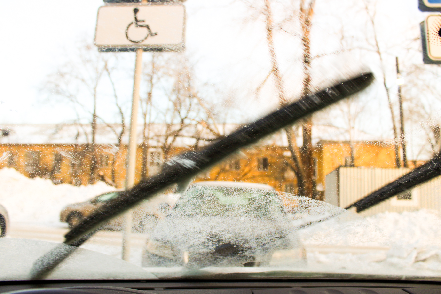 В ГАИ рассказали, как хитрые водители паркуются на местах для инвалидов, не боясь наказания