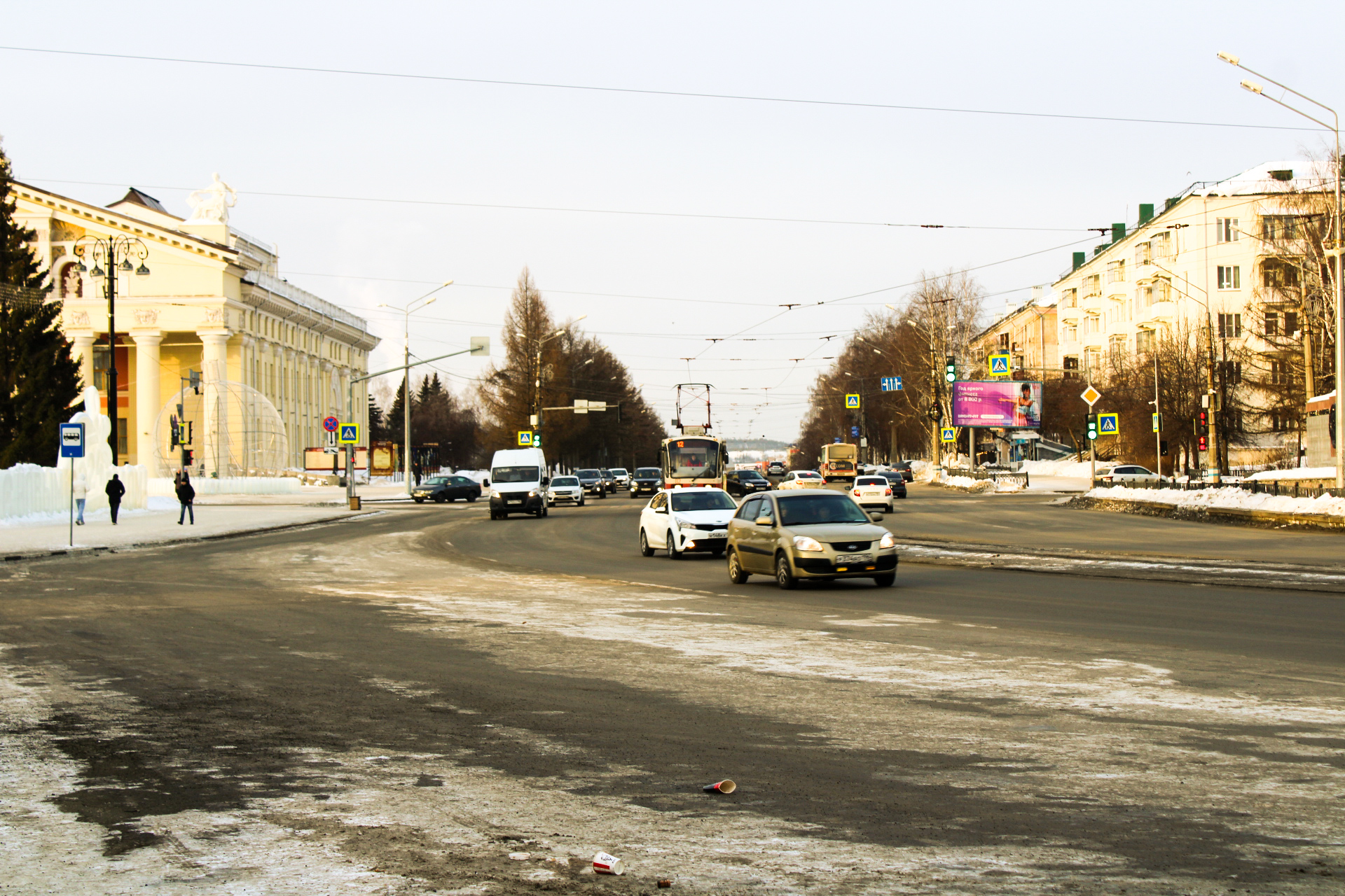 В ГАИ рассекретили, для чего дальнобойщики крепят пустые бутылки к колесам