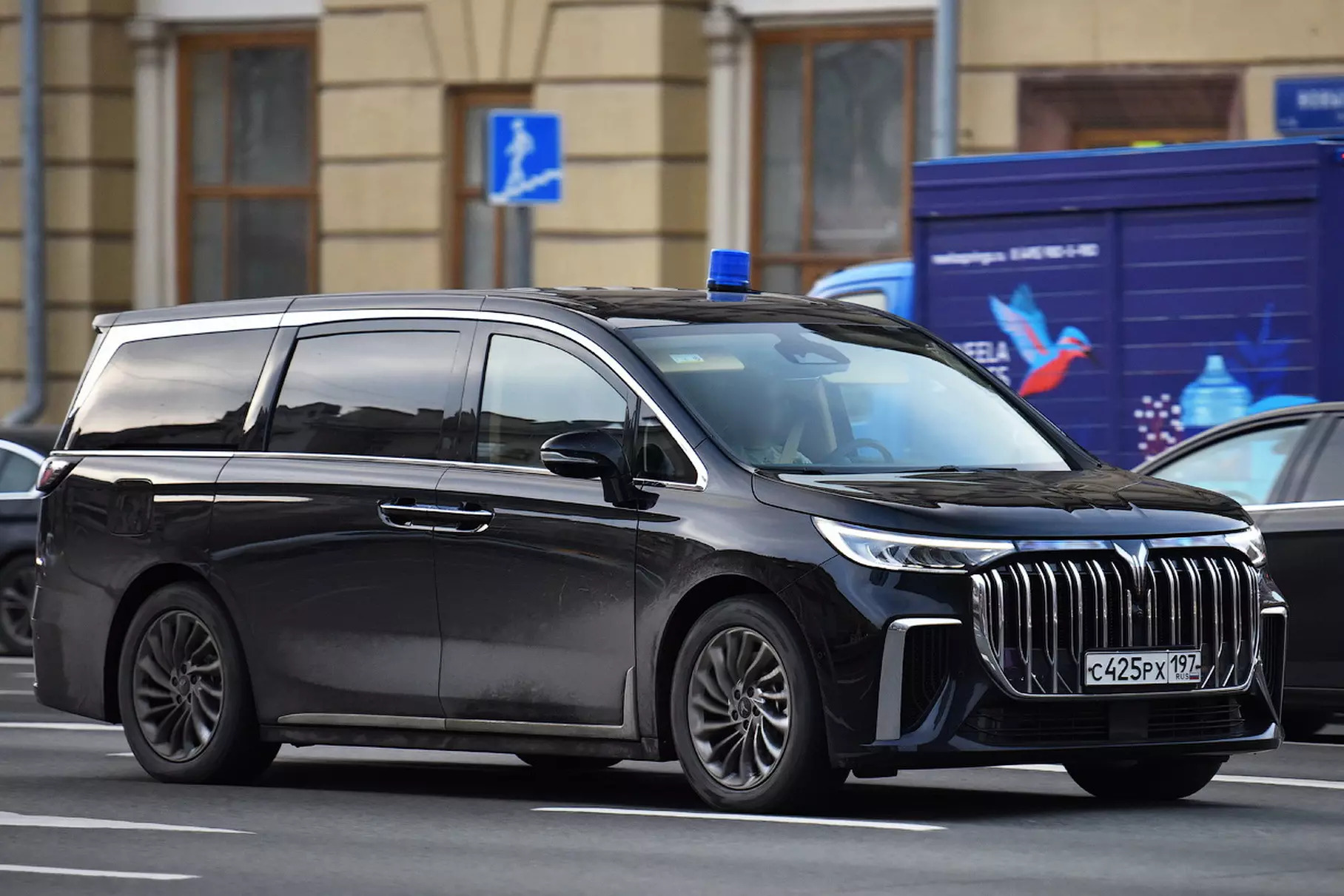 ФСО пополнила автопарк роскошным китайским гибридным минивэном Voyah Dream