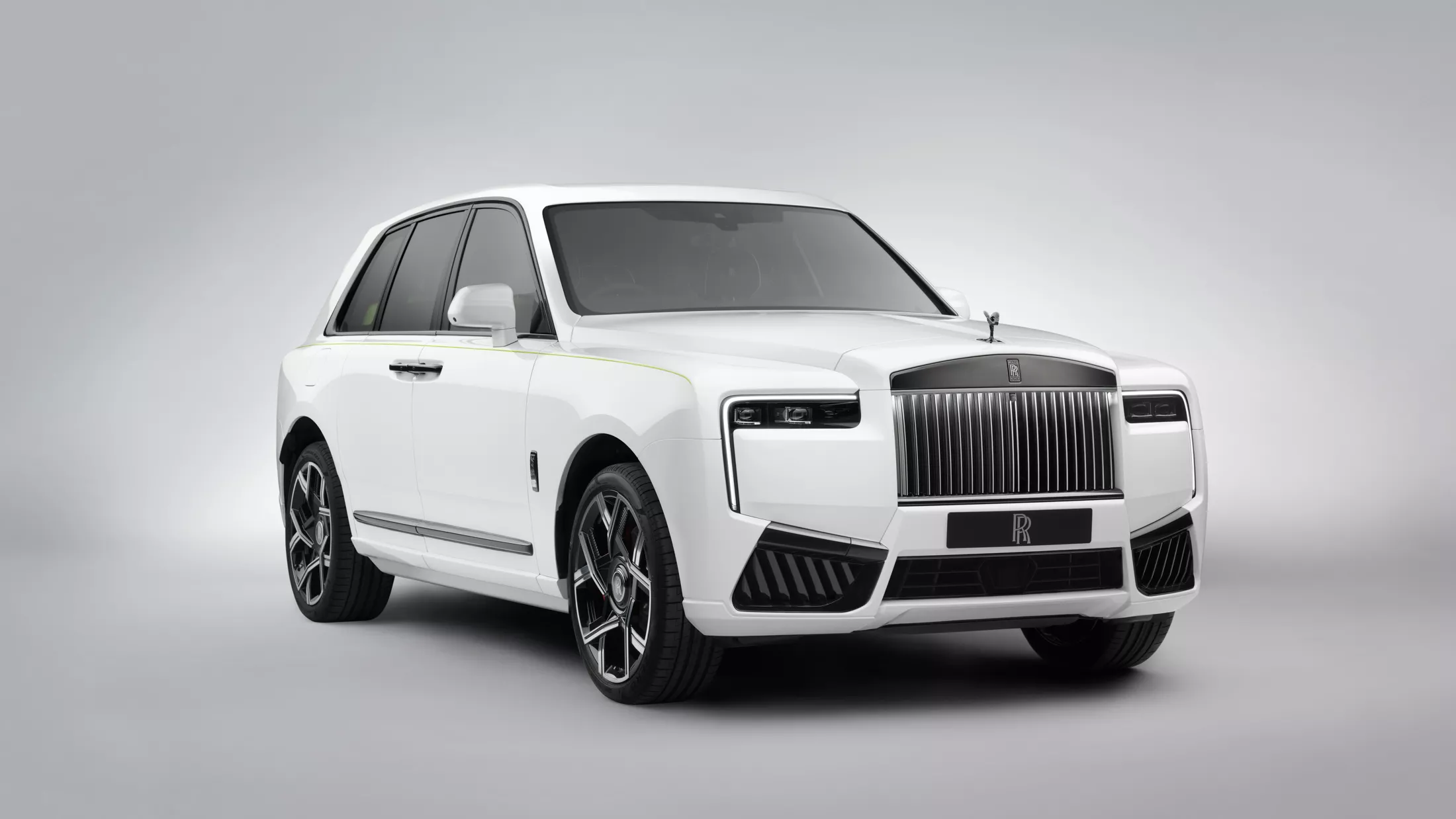 Флагманский внедорожник Rolls-Royce Cullinan обновился: улучшенный ...