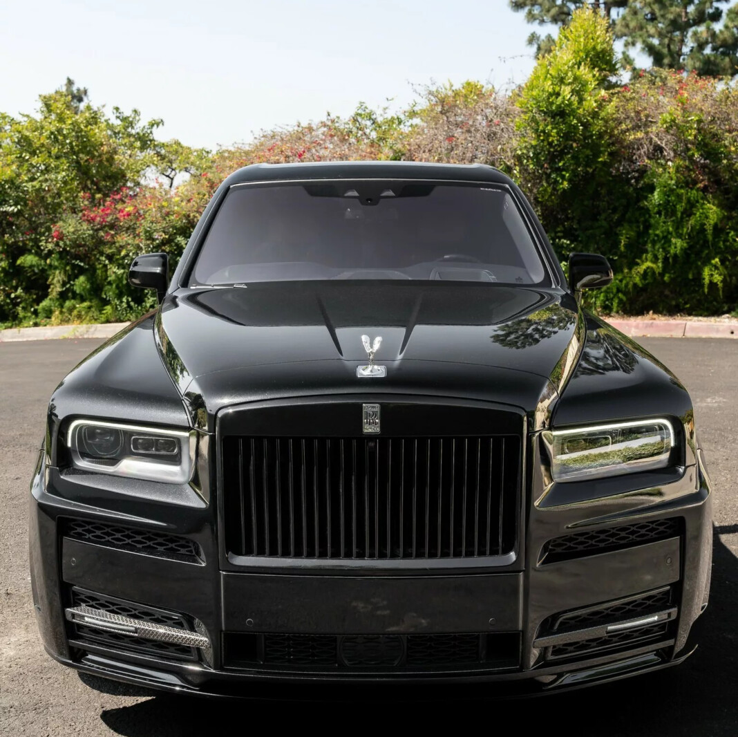 Внедорожник Rolls-Royce Cullinan представлен в версии Black Badge: цена ...
