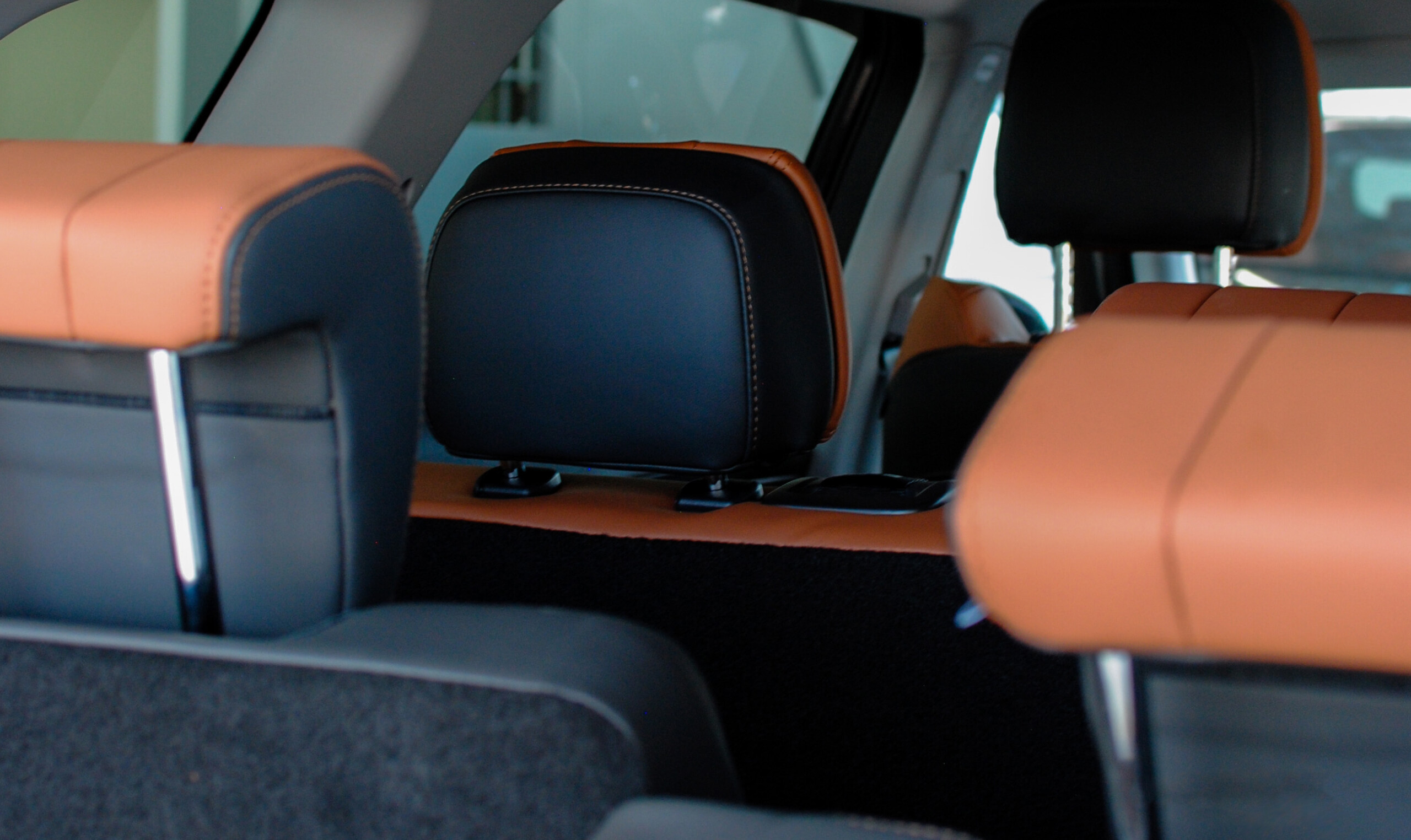 В автосалоне рассказали о скрытой функции бардачка в машины: об этом не знают многие