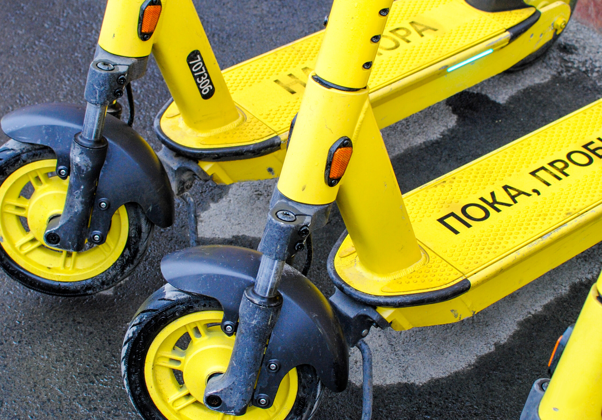 «В Москве не запретят электросамокаты: Дептранс выбрал путь строгого регулирования вместо полного бана»