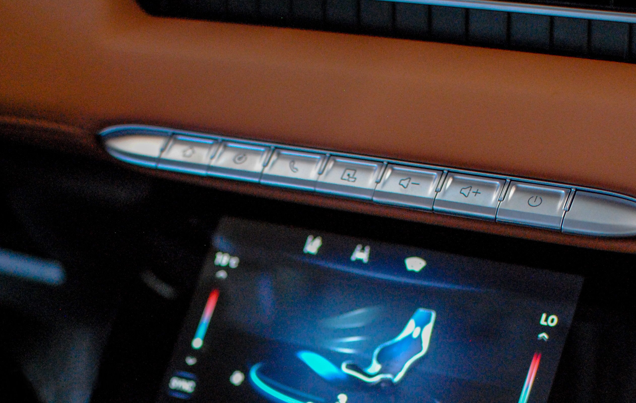 Водителям рассказали, какие полезные опции в авто скрывают производители