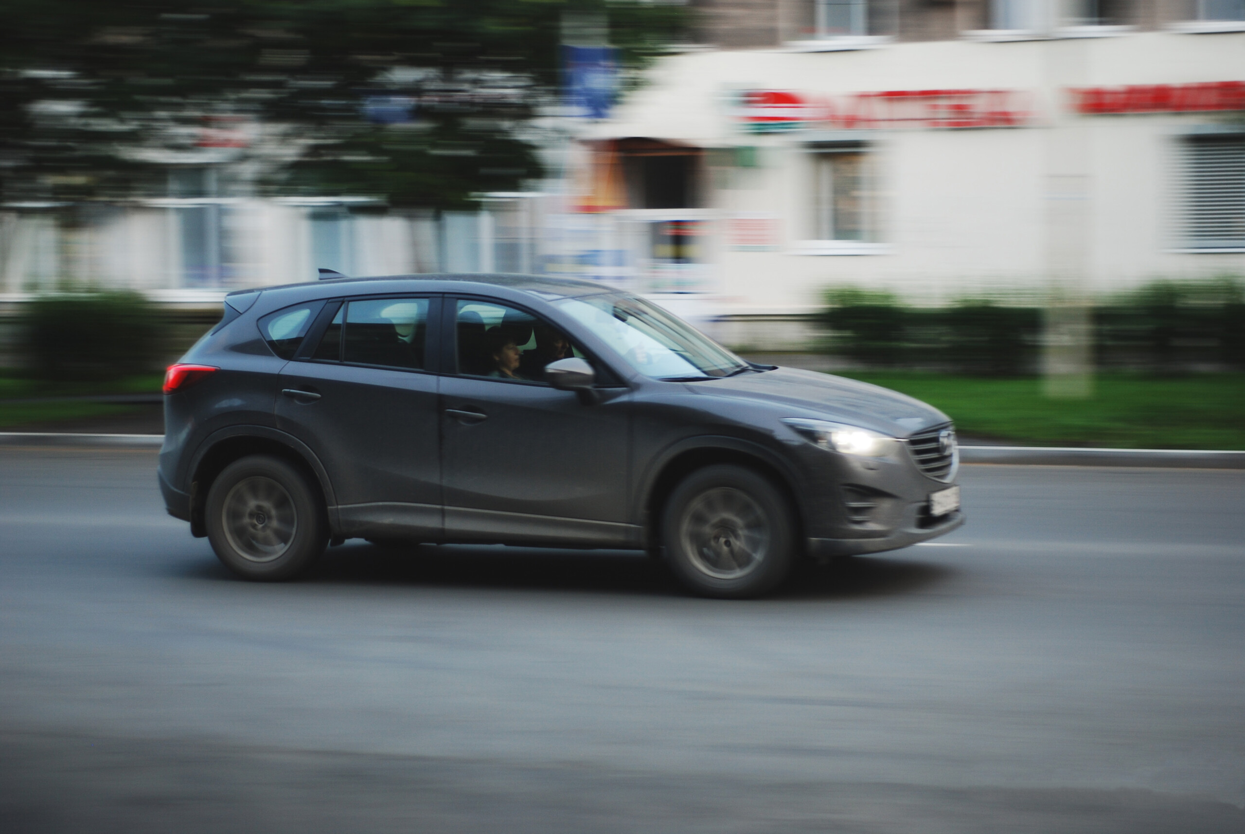 При повороте руль начал скрипеть: что это значит и какой ремонт предстоит