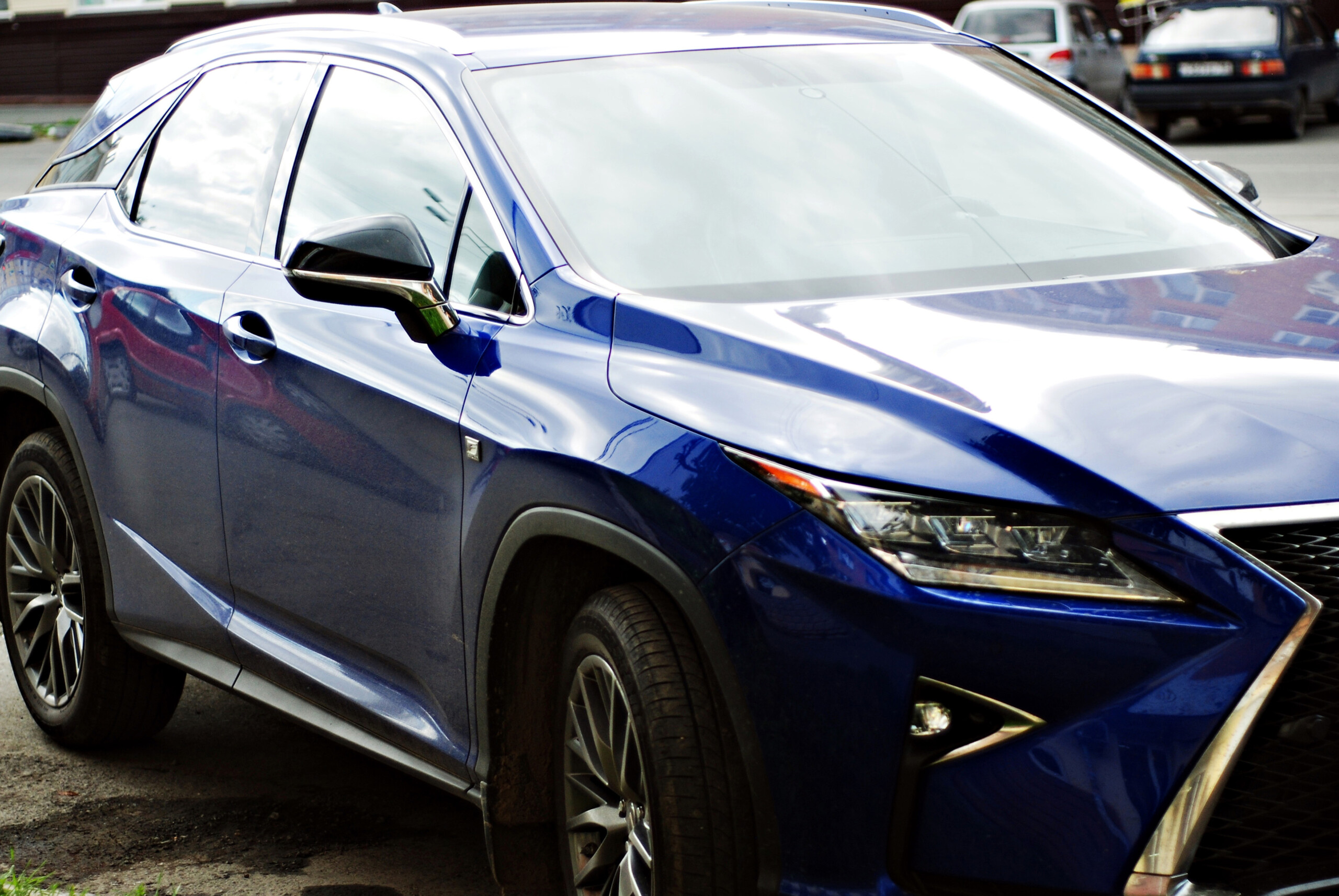 Почему запрещено выбрасывать бирку от нового автомобиля: все причины