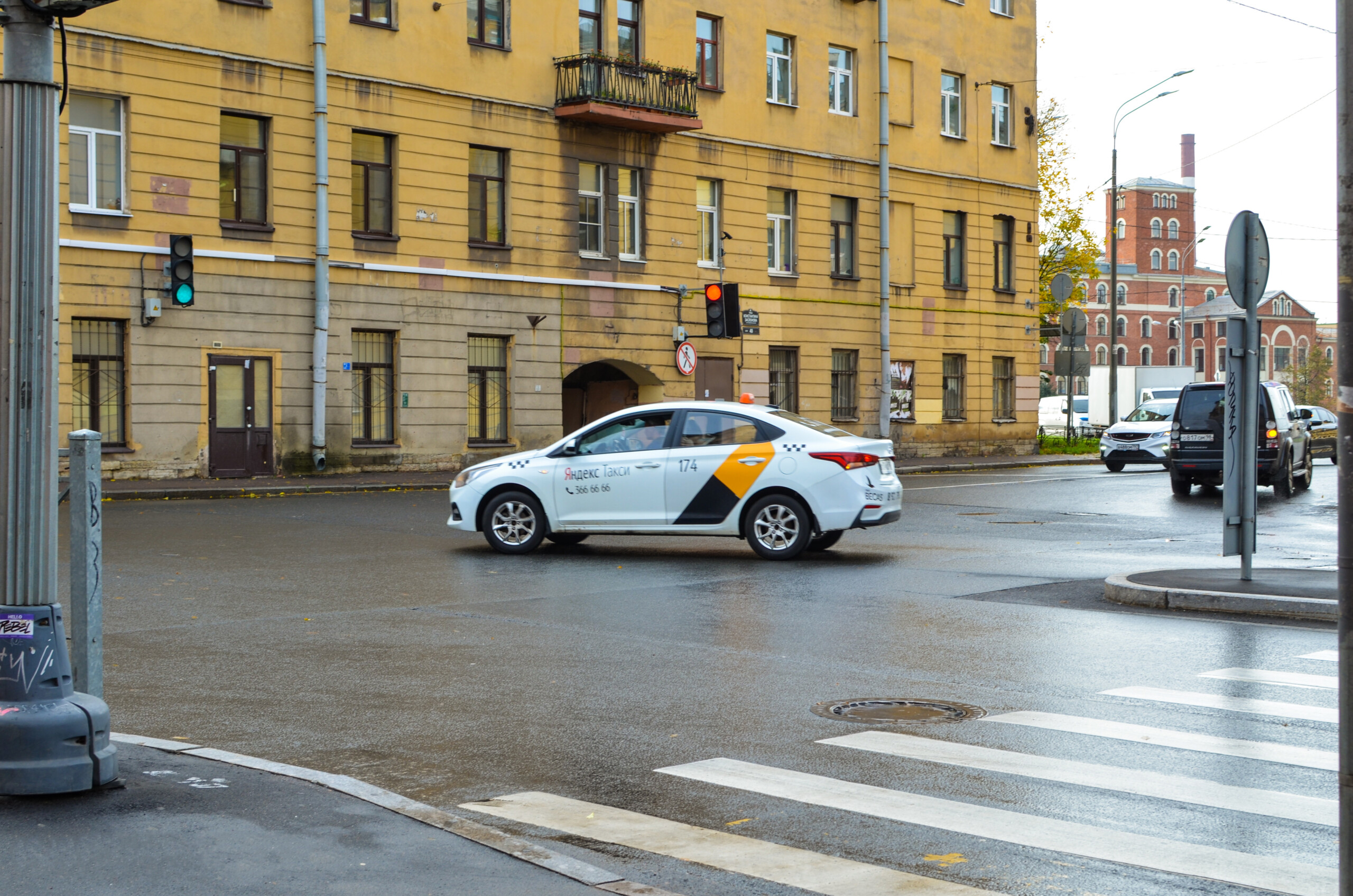 Сроки локализации такси не сдвинут: россиян ждут дорогие машины и наплыв нелегалов