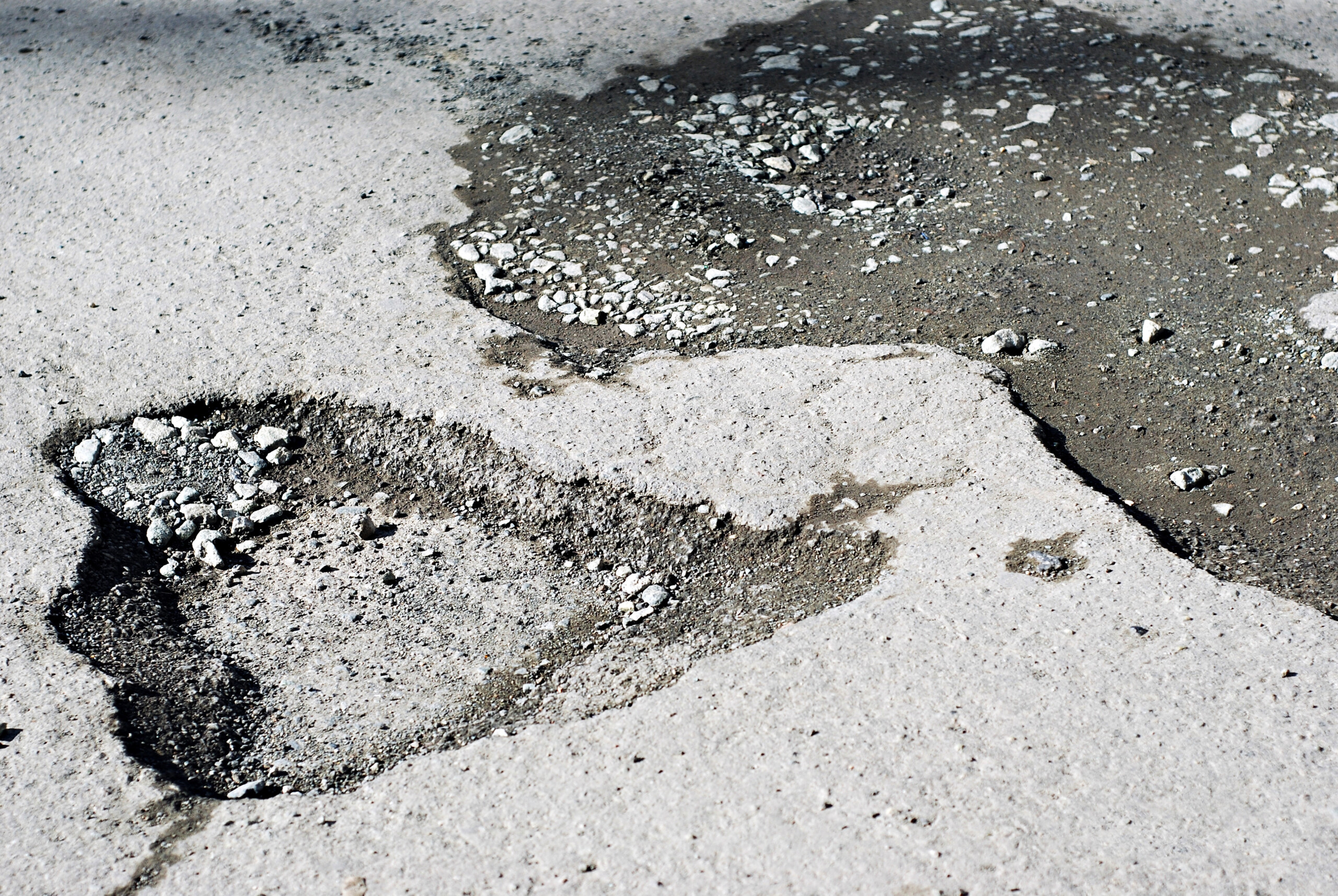 Водителям объяснили, почему в России нет бетонных дорог, а в Китае и США — есть