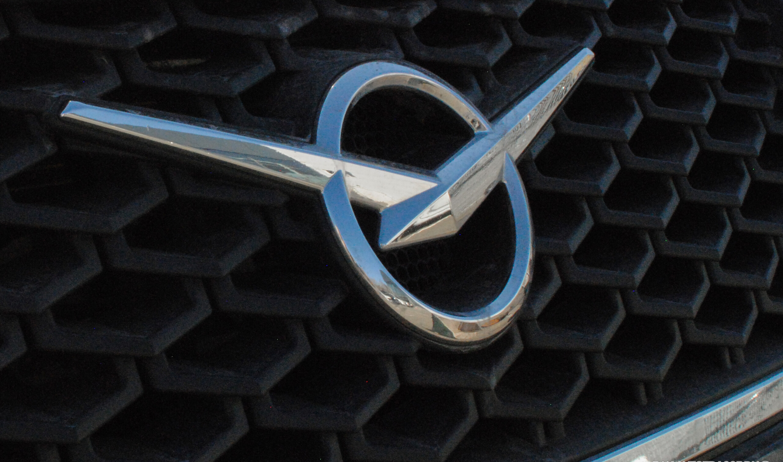 УАЗ не спешит в электробудущее: завод делает ставку на ДВС и вспоминает опыт 50-х