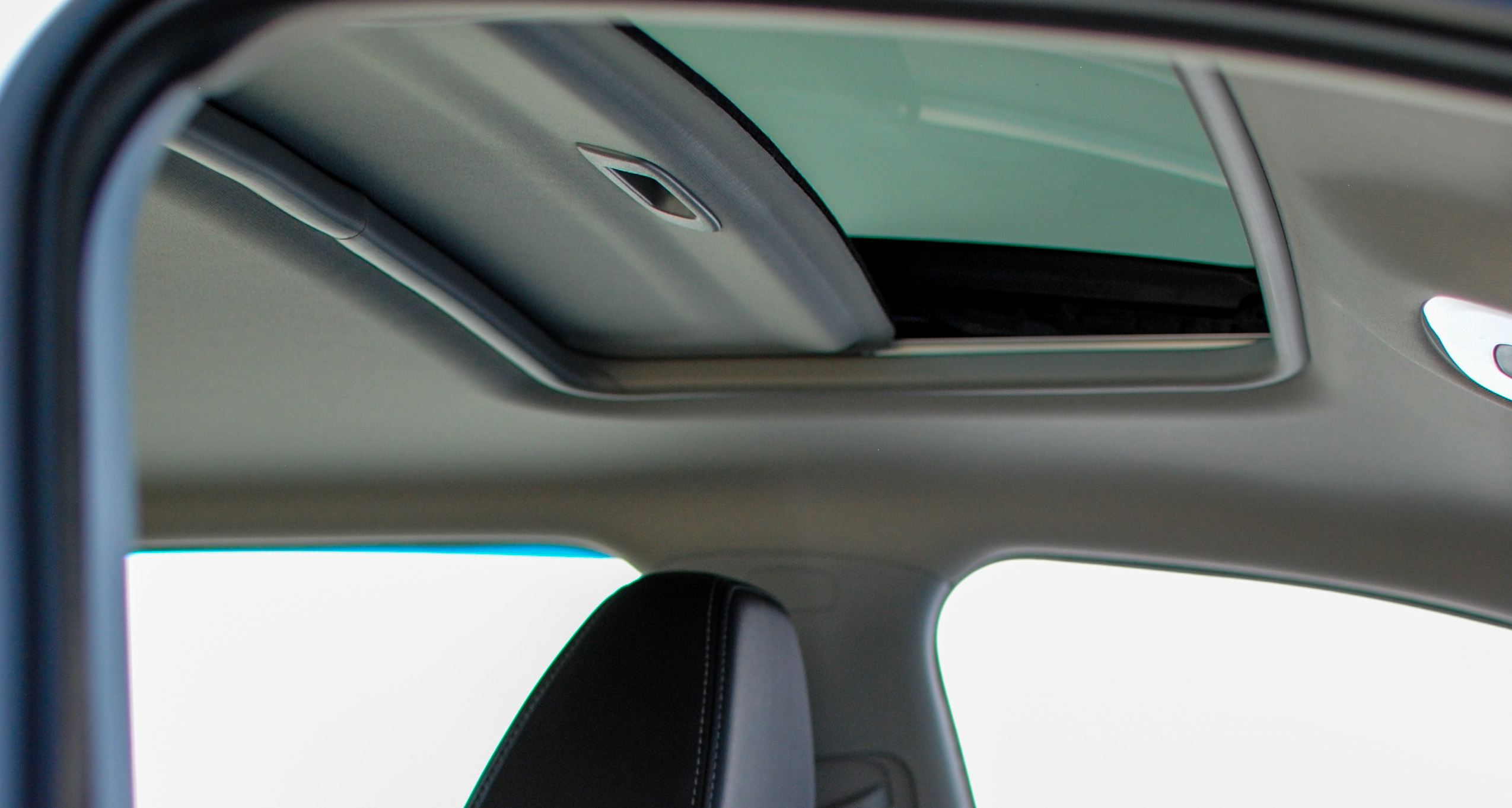 Автомеханик раскрыл, как ухаживать за люком в машине, чтобы избежать ремонта на сотни тысяч рублей