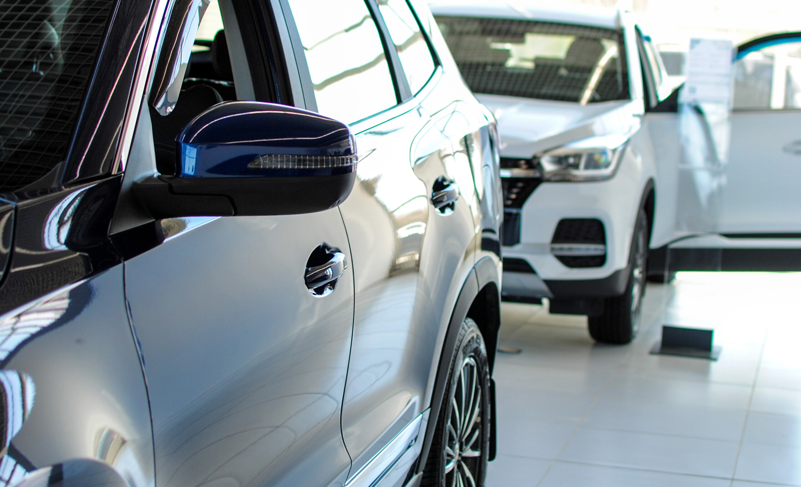 В Россию завезли 28 тысяч новых авто за июль: почти половина — по параллельному импорту, лидируют Toyota и Geely