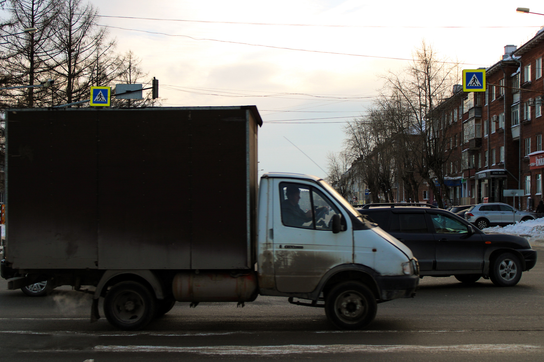 Импорт новых грузовиков в Россию рухнул на 90%: рынок захватили китайские бренды